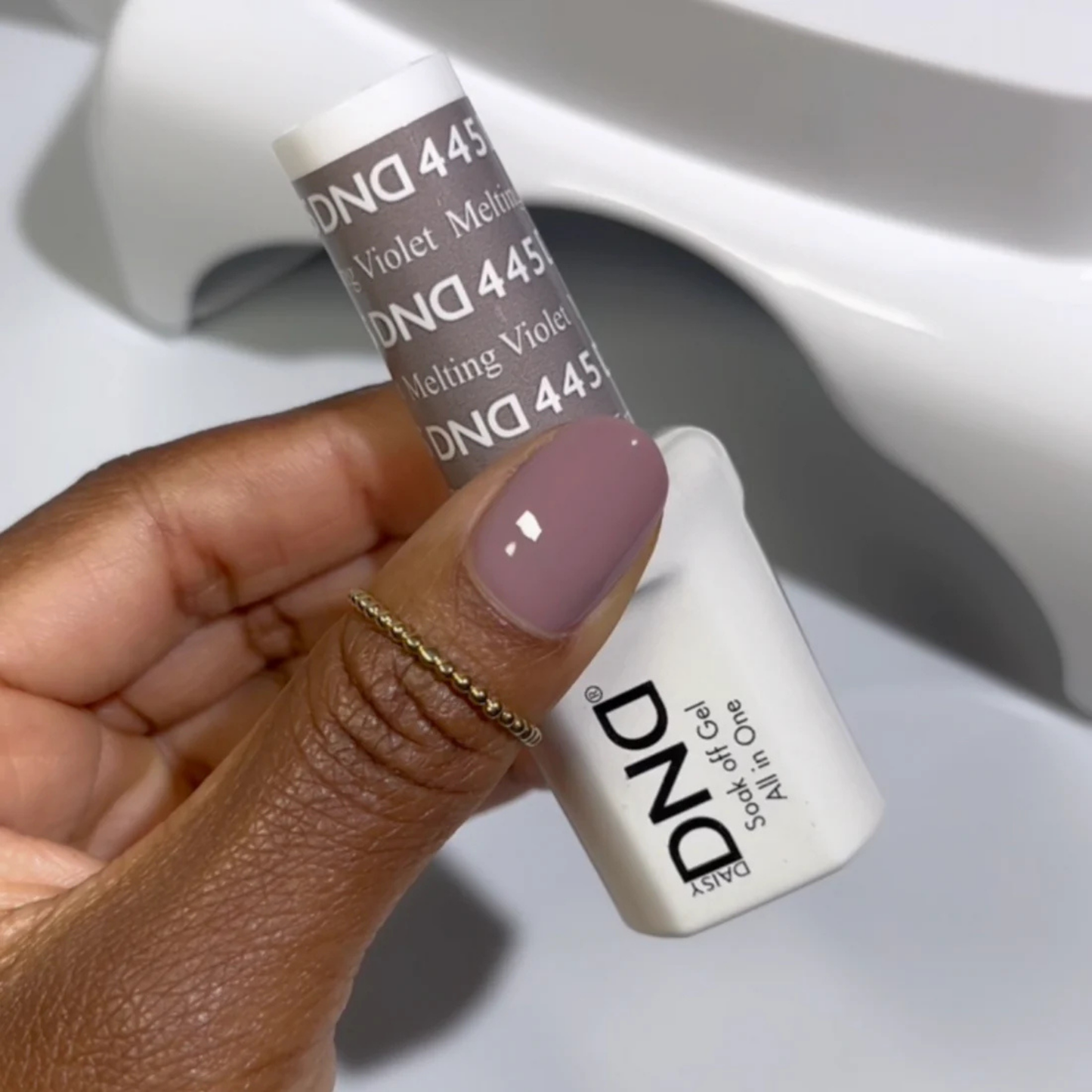 DND Gel Polish #445 | Melting Violet