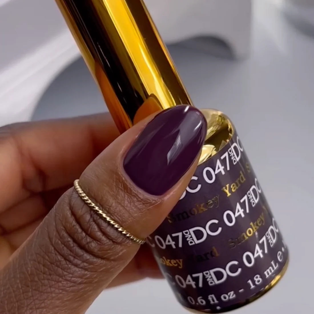 DC Gel Polish #047 | Smokey Yard