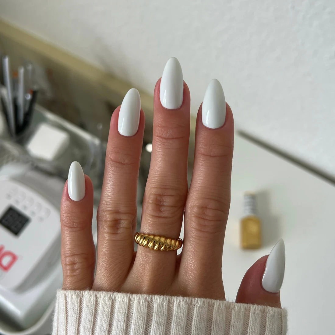 DND Diva Gel Polish #038 | Smokey White
