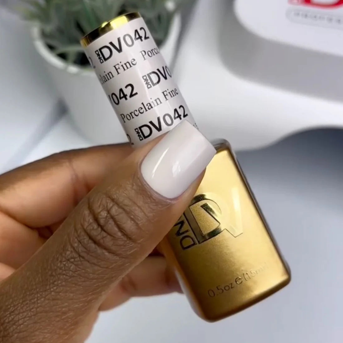 DND Diva Gel Polish #042 | Porcelain Fine