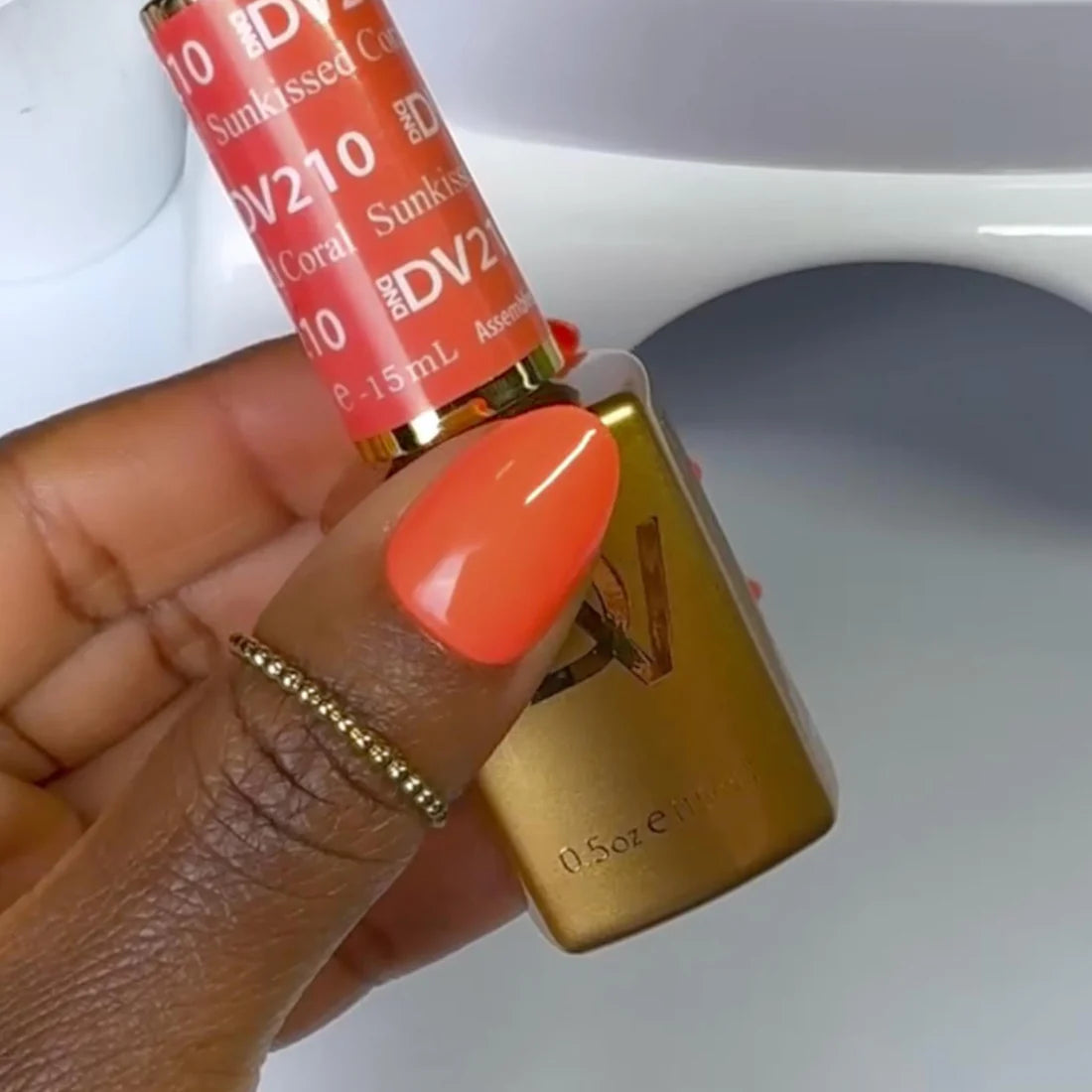 DND Diva Gel Polish #210 | Sunkissed Coral