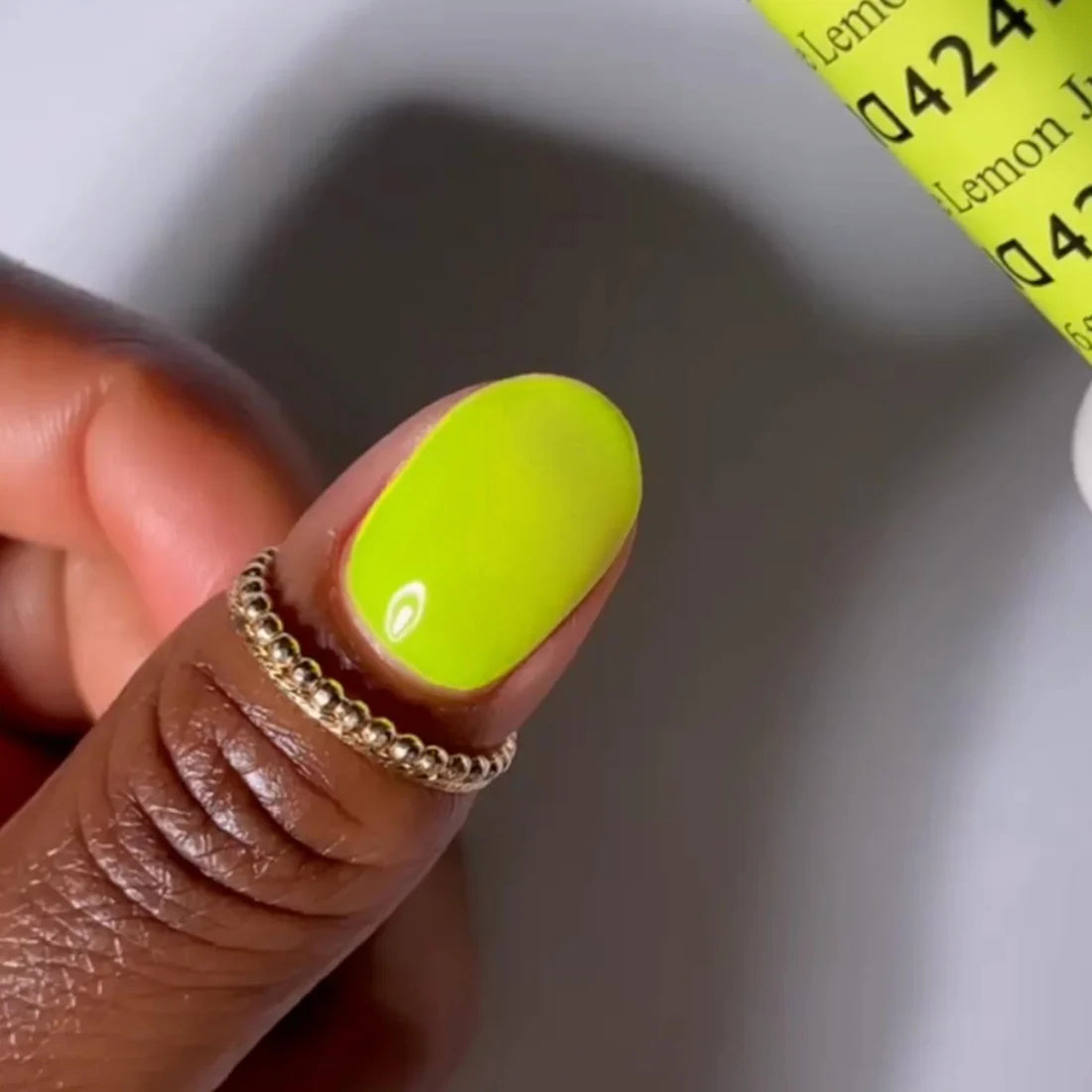 DND Gel Polish #424 | Lemon Juice