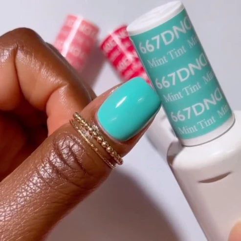 DND Gel Polish #667 | Mint Tint