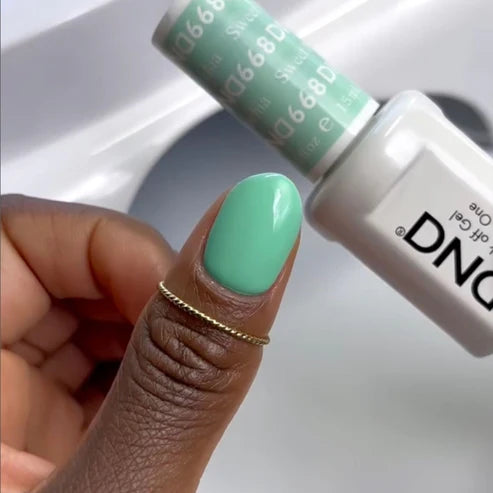 DND Gel Polish #668 | Sweet Pistachia