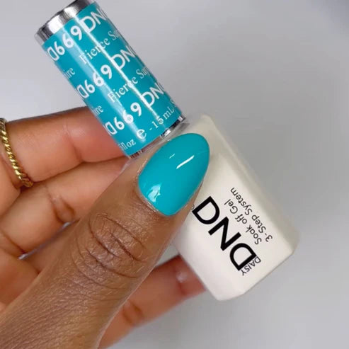 DND Gel Polish #669 | Fierce Sapphire