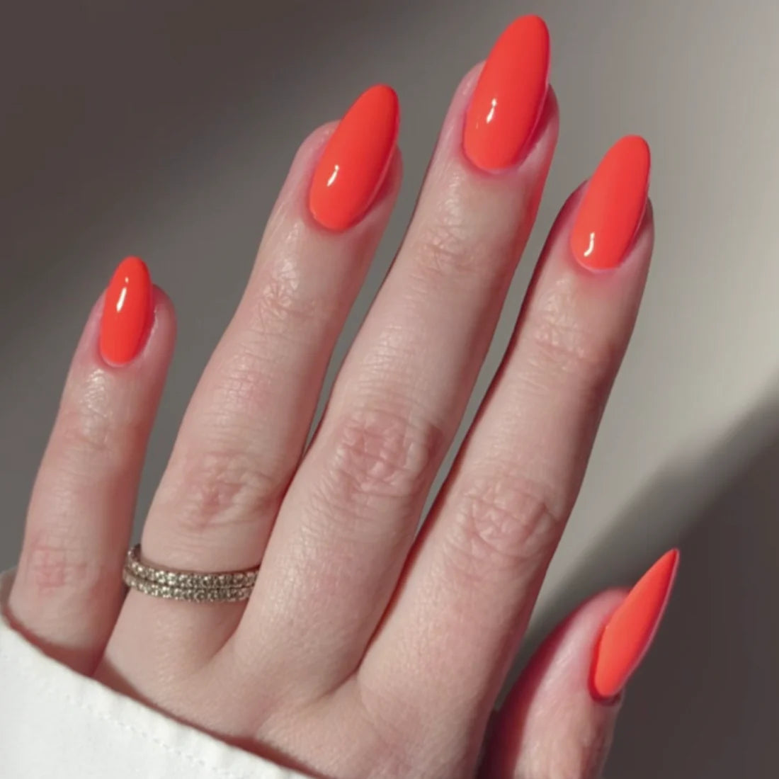 DND Diva Gel Polish #210 | Sunkissed Coral