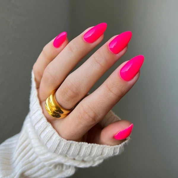 DND Diva Gel Polish #230 | Strawberry Martini