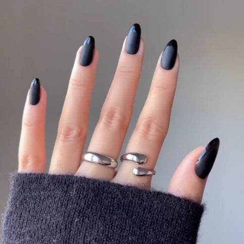 DND Gel Polish #888 | Master Black
