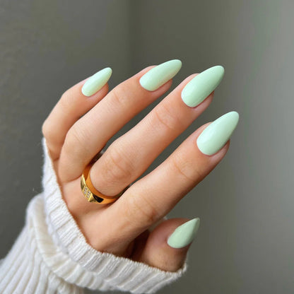 DND Diva Gel Polish #104 | Peppermint Marshmallow