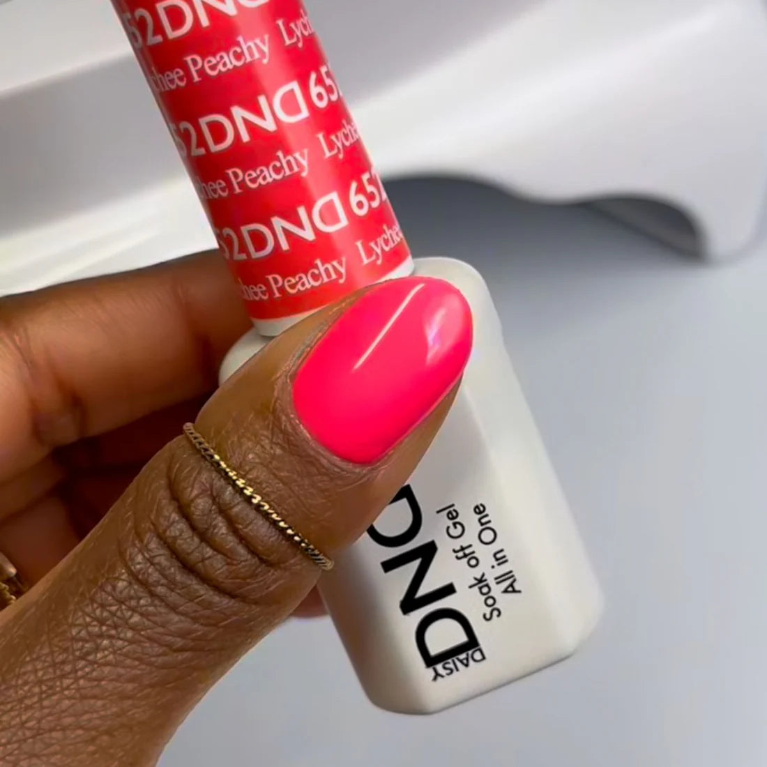 DND Gel Polish #652 | Lychee Peachy