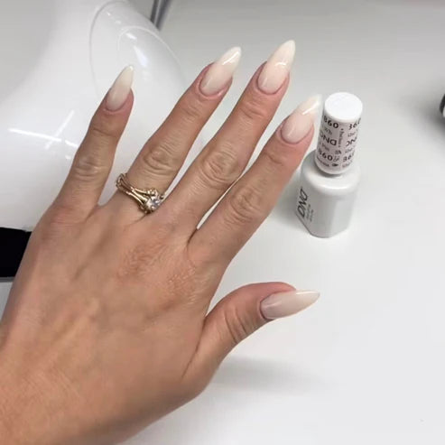 DND Gel Polish #860 | She’s White? She’s Pink?