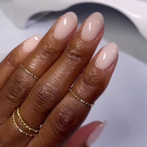 DND Gel Polish #860 | She’s White? She’s Pink?