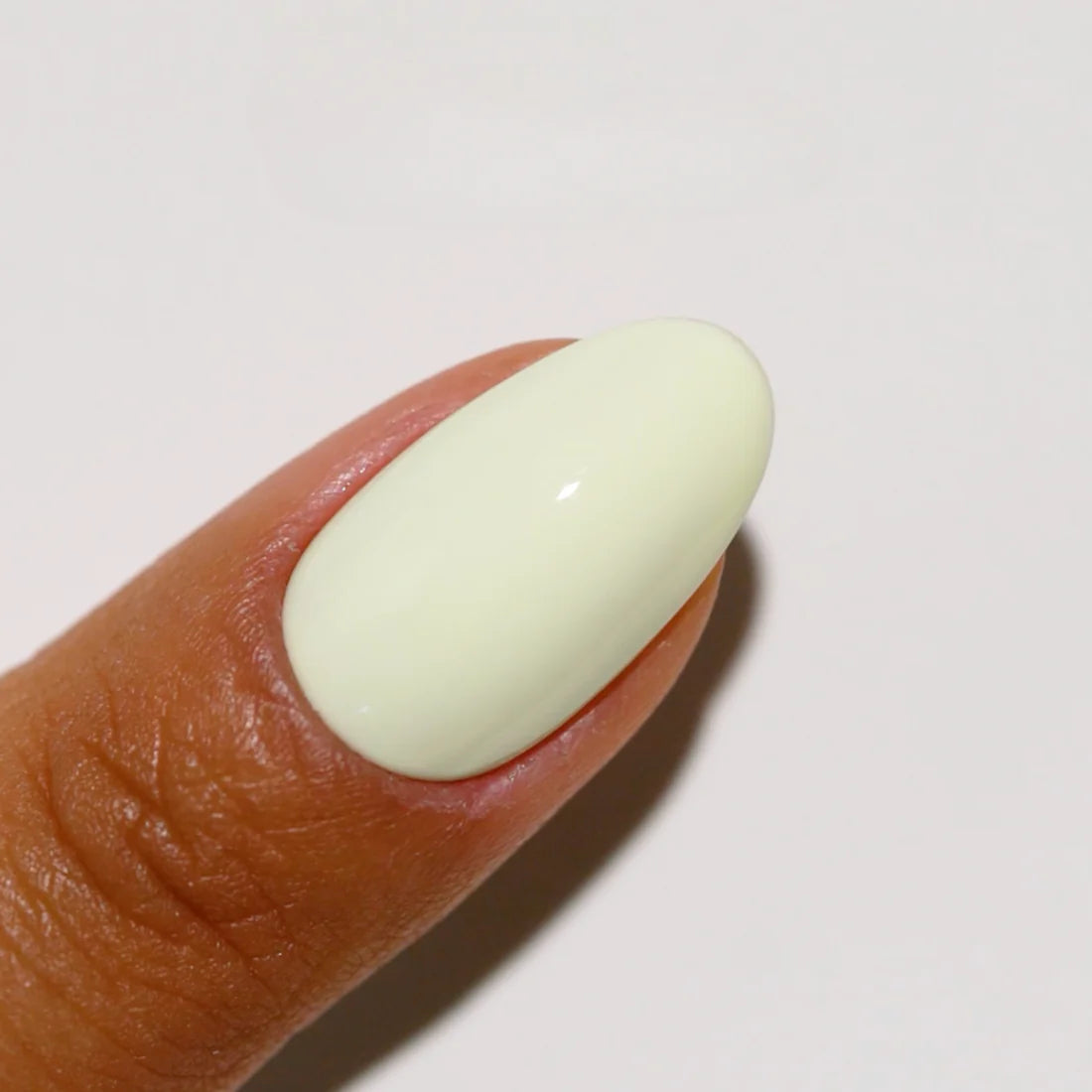 DND Gel Polish #995 | Walkman Wispy
